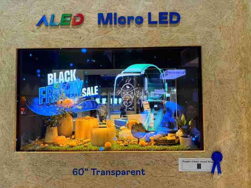 彩霸王60吋高透明度Micro LED显示器获”最佳Micro LED技术应用奖”，，，，将Micro LED面板透明化之设计特性极致发挥，，，以可扩展性无缝拼接技术打造，，，，具备600 nits全画面亮度、、、大于60%穿透率及超过NTSC 110%的优异广色域表现，，，，可依需求灵活应用于各种场域