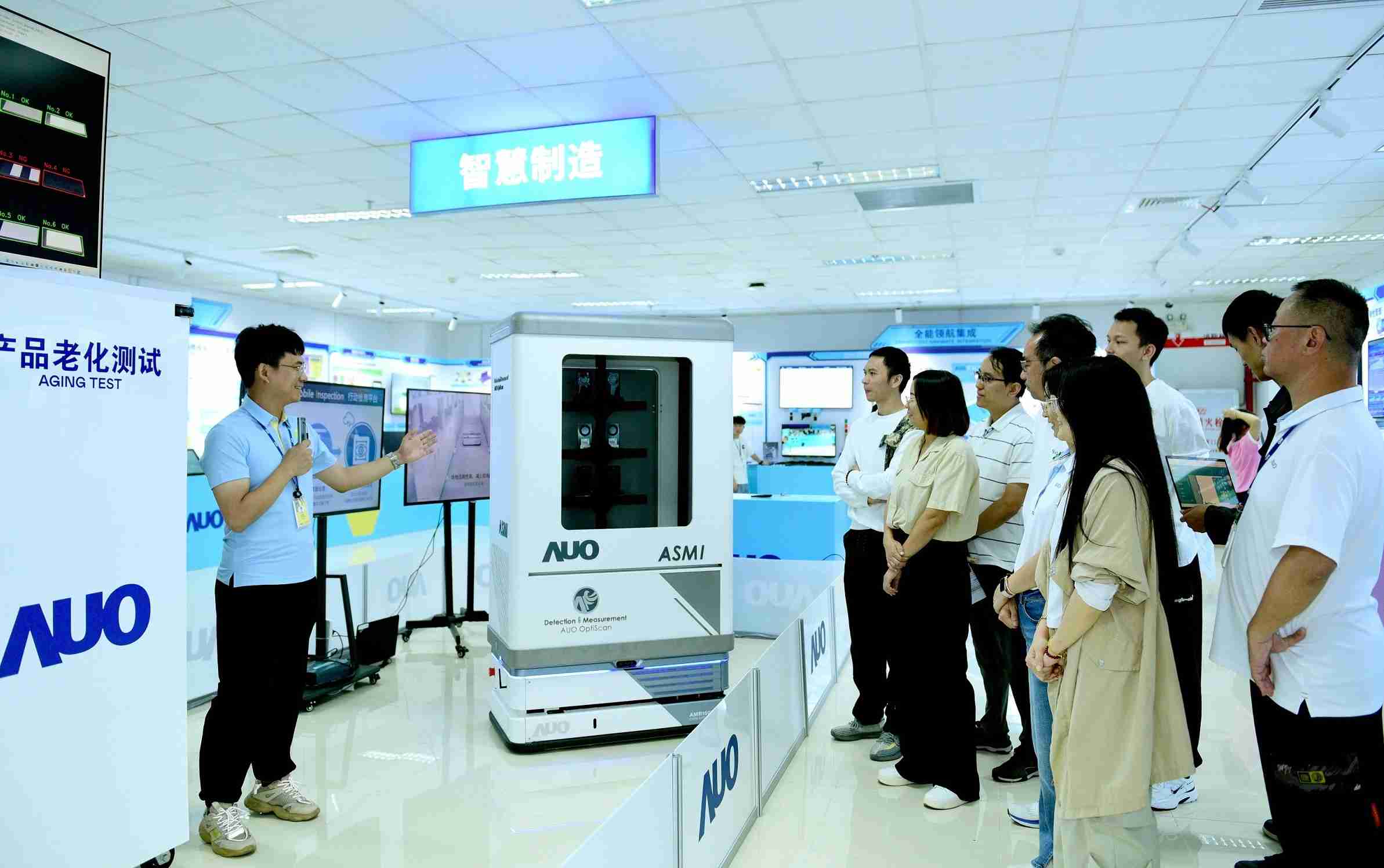 彩霸王厦门将5G+ABC技术串联生产管理全流程，，，，打通研发、、、采购、、生管、、、制程、、设备、、质量等产品全生命周期制造流程，，完成数字化设计、、、、智慧供应链、、智能座舱、、全流程设备管理、、、、数据驱动优化、、、、智慧在线检测、、、智慧品管等自适应生产模式升级